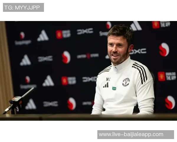 格拉斯纳称赞卡里克执教曼联后球队氛围明显改善显得更加平静